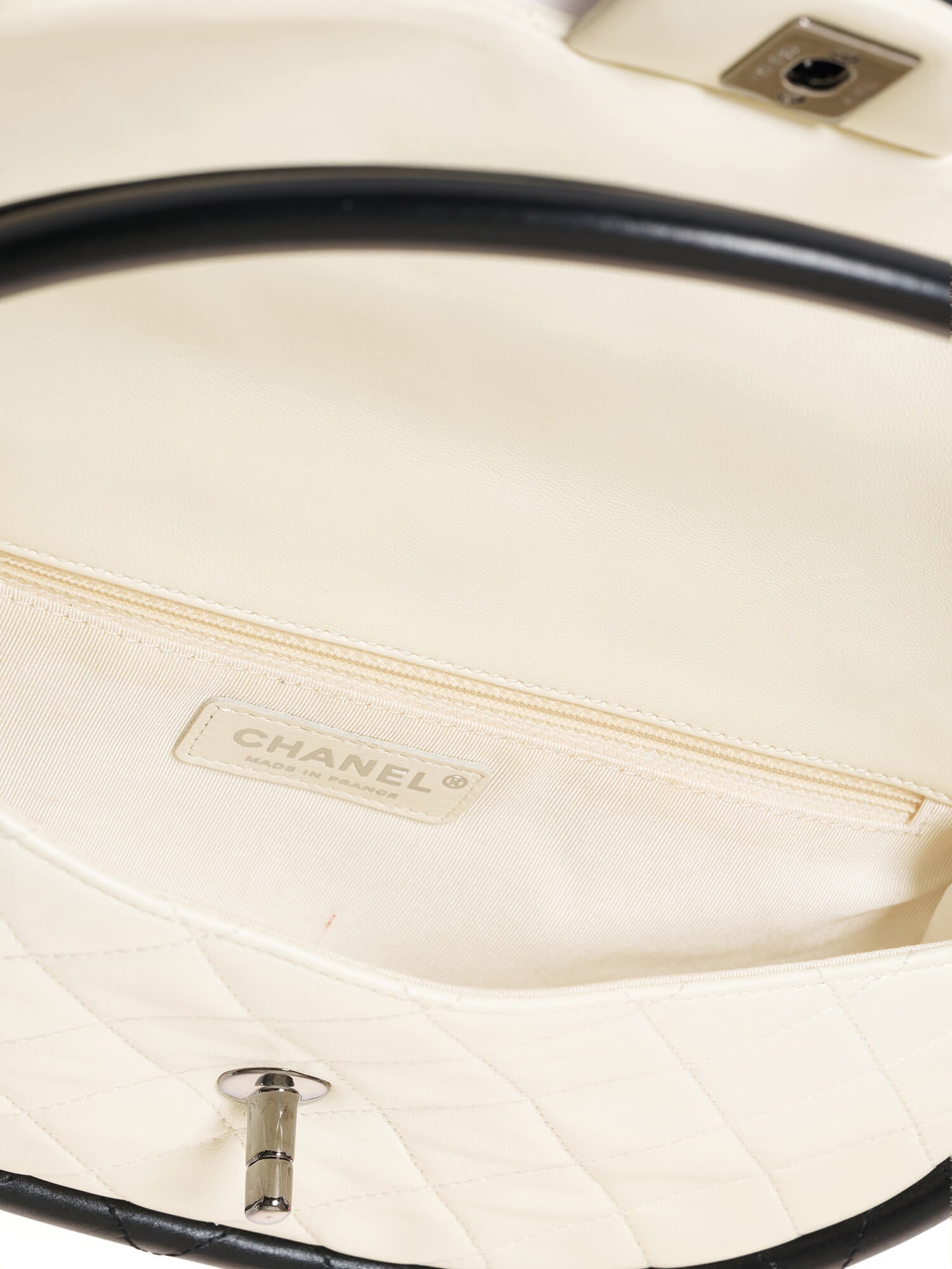 Chanel Hula Hoop leather handbag