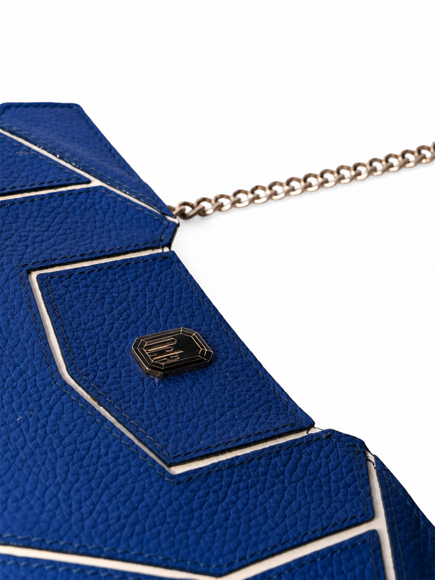 Gold-tone chain and jewel-cut logo plaque detail — cobalt blue leather bag | SO. by Sora