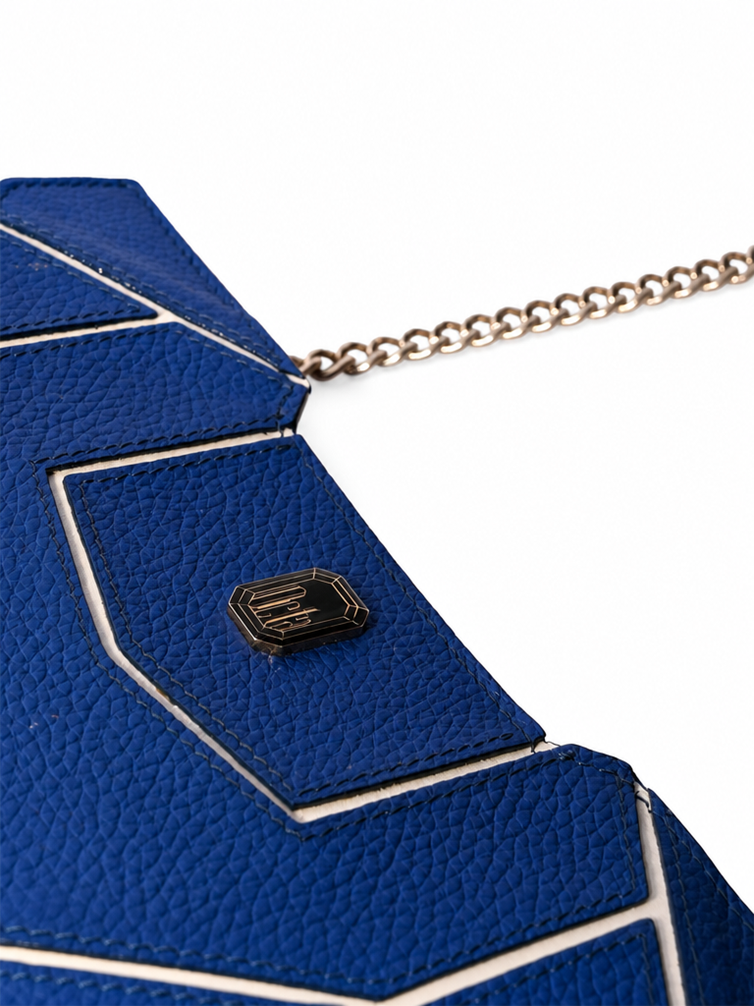 Gold-tone chain and jewel-cut logo plaque detail — cobalt blue leather bag | SO. by Sora