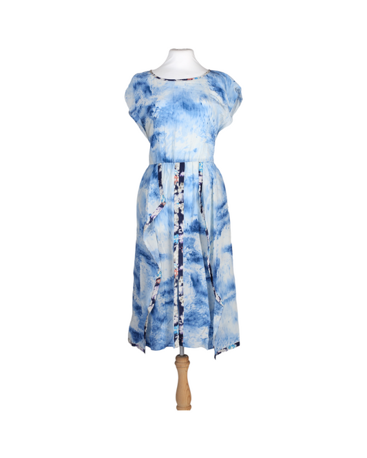 فستان مصنوع بنسيج الشيبوري باللون الازرق المائي من متجر ريبيكا تايلور