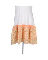 فستان قصير بطول الركبة باللون البرتقالي والكريمي من متجر منوش