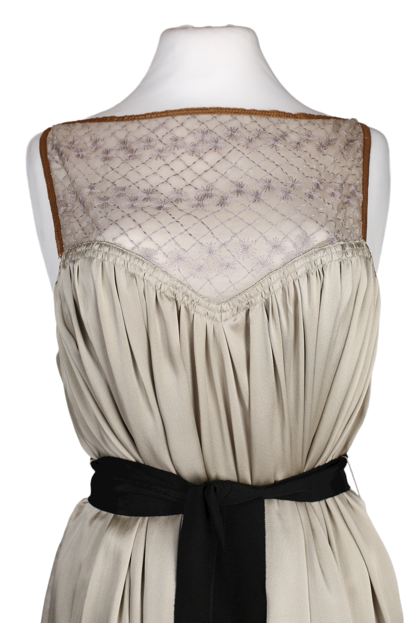 فستان صيفي مصنوع من الحرير من متجر نيكولا فينيتي