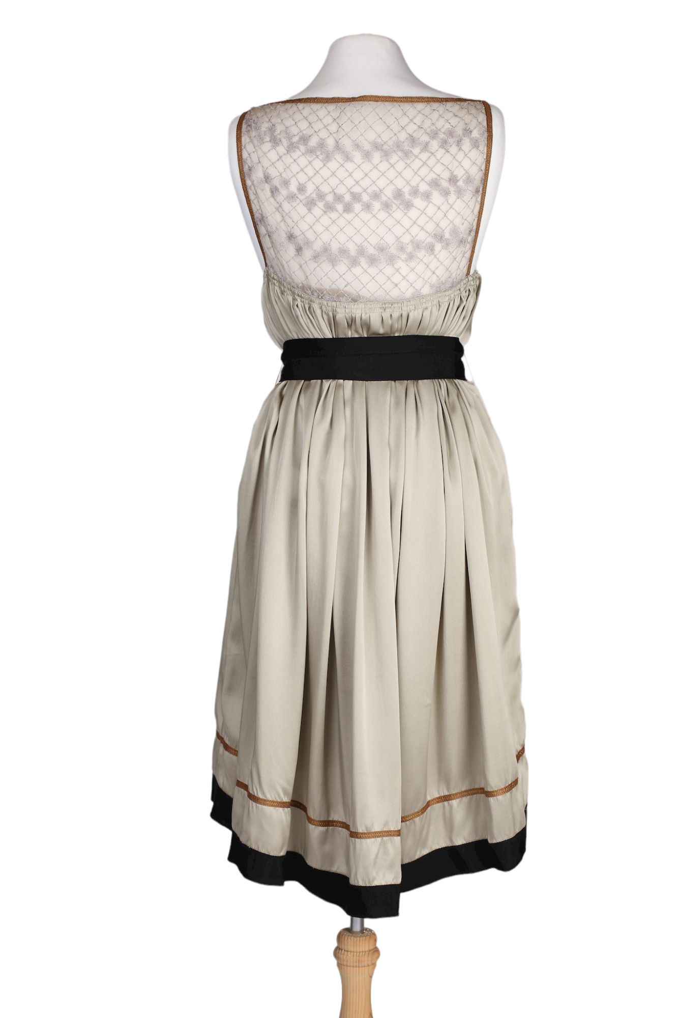فستان صيفي مصنوع من الحرير من متجر نيكولا فينيتي