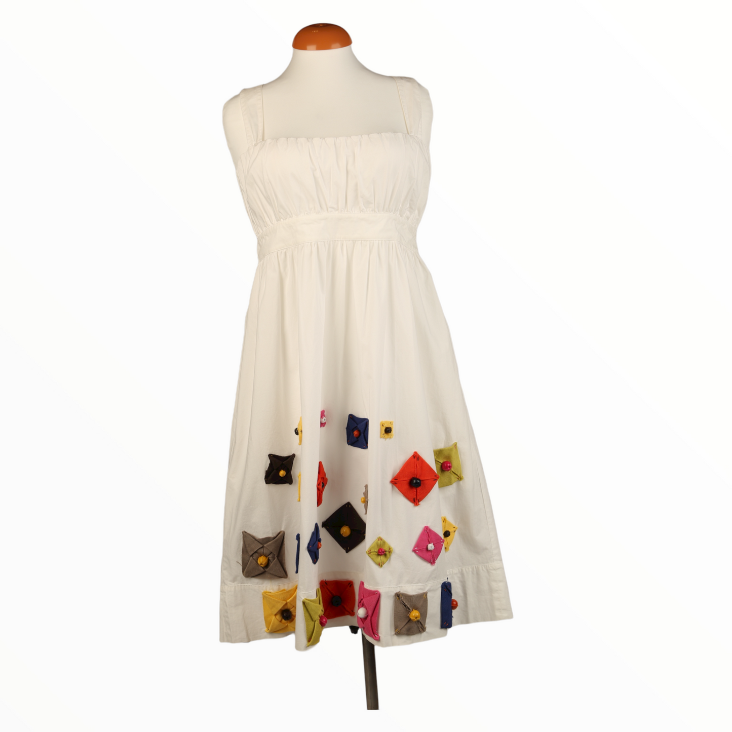 فستان صيفي قصير بطول الركبة باللون الأبيض وطبعات ملونة من متجر موسكينو