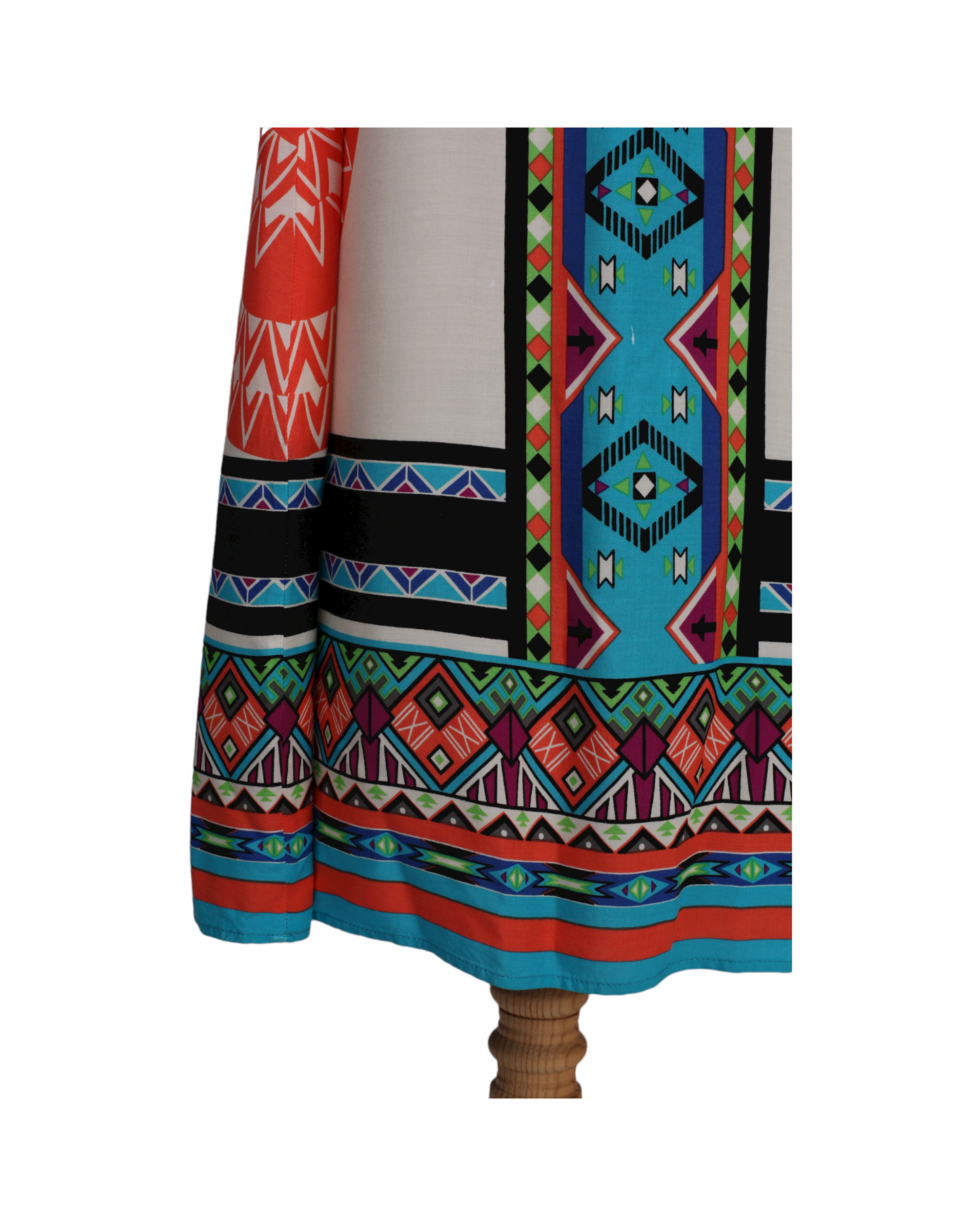 فستان ماكسي بنقوش حضارة الأزتك باللون البيج من متجر بيتش بف