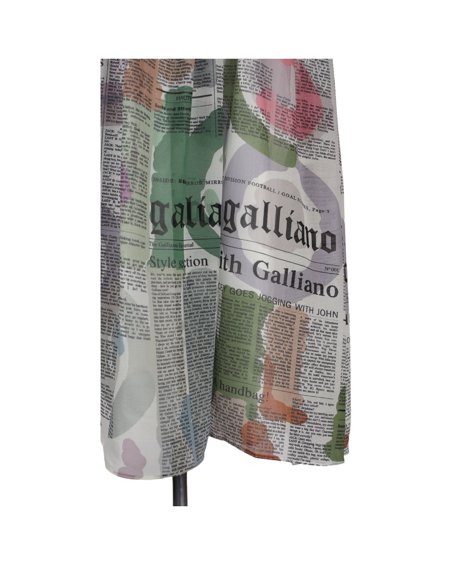 فستان صيفي بمطبوعات ملونة من متجر غاليانو