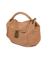 حقيبة   ماركة ميو ميو من الجلد البيج