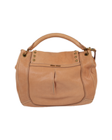 حقيبة   ماركة ميو ميو من الجلد البيج